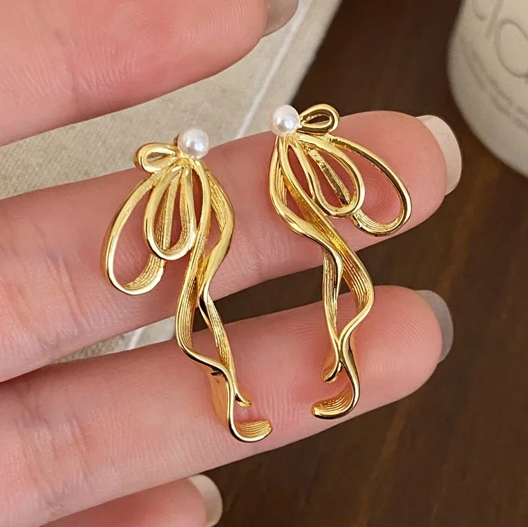 Real 925 Sterling Silver 18K Gold Pearl Hollow Bowknot Stud Earrings for Women Minimalist Cute Fine Jewelry Accessories
Real 925 Sterling Silver 18K Gold Pearl Hollow Bowknot Stud Earrings for Women Minimalist Cute Fine Jewelry Accessories