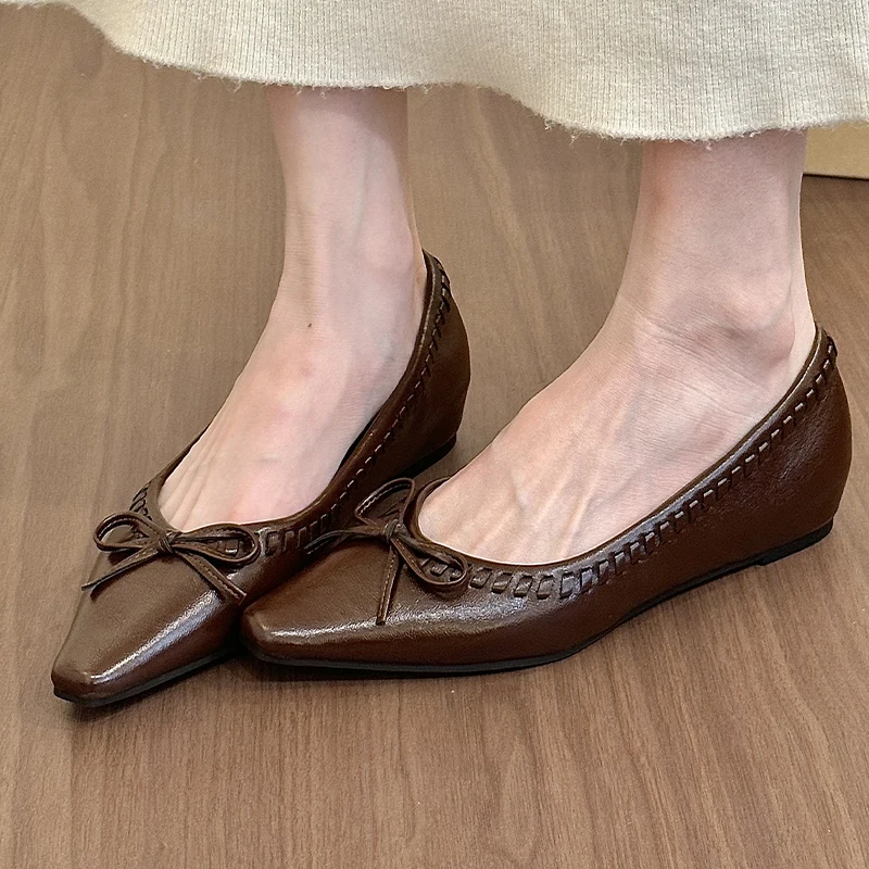 Flats Women Loafers Shoes Pointed Toe Shallow Fashion Dress Sandals Designer Luxury Woman Autumn 2025 Cozy Elegant Zapatos Mujer
Flats Women Loafers Shoes Pointed Toe Shallow Fashion Dress Sandals Designer Luxury Woman Autumn 2025 Cozy Elegant Zapatos Mujer