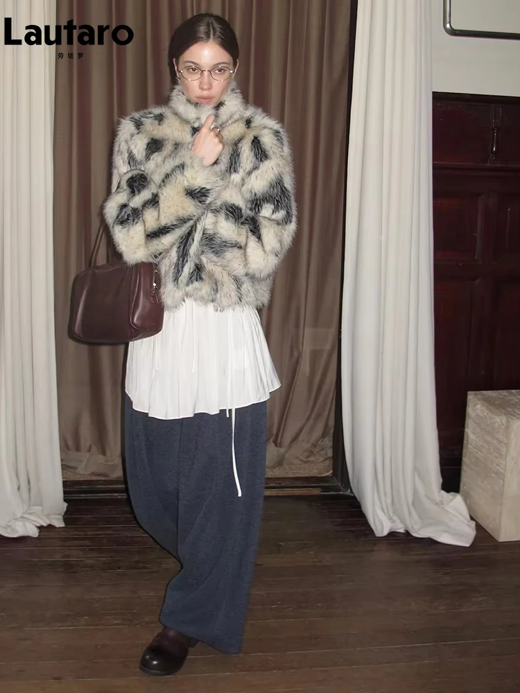 Lautaro Autumn Winter Short Thick Warm Hairy Colorful Shaggy Soft Faux Fox Fur Coat Women Elegant Luxury Chic Fluffy Jacket 2026
Lautaro Autumn Winter Short Thick Warm Hairy Colorful Shaggy Soft Faux Fox Fur Coat Women Elegant Luxury Chic Fluffy Jacket 2026