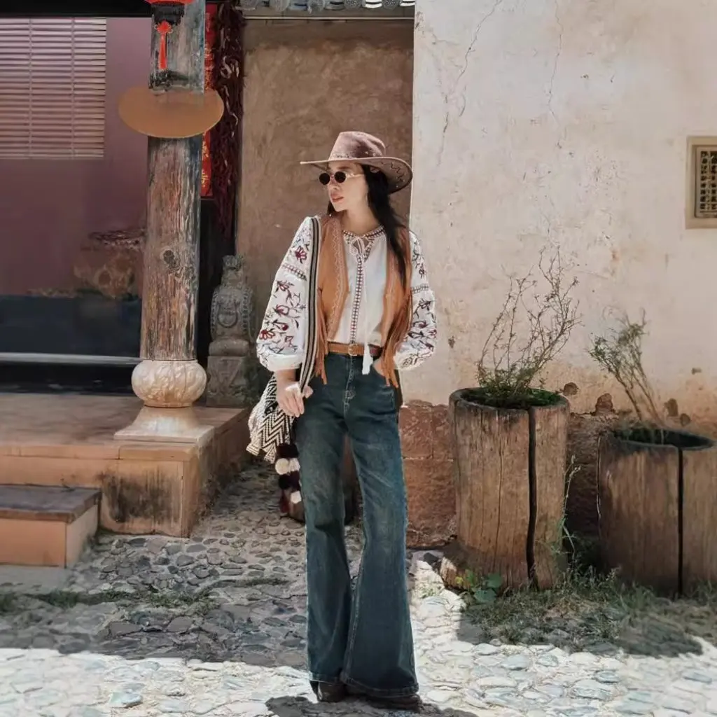 Vintage Embroidered Ethnic Style Tassel Button Vest Top Lined Good Quality Women's Fashion Outerwear
Vintage Embroidered Ethnic Style Tassel Button Vest Top Lined Good Quality Women's Fashion Outerwear