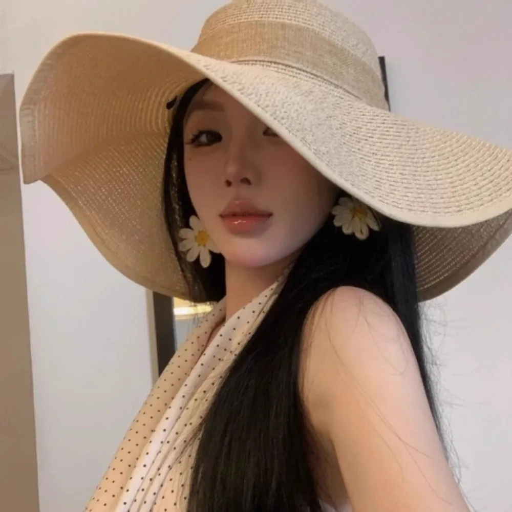 Foldable Wide Brim Straw Sun Hat Bowknot Ribbon Sunscreen Weave Sun Cap British Style Oversize Sun Protection Hat Travel
Foldable Wide Brim Straw Sun Hat Bowknot Ribbon Sunscreen Weave Sun Cap British Style Oversize Sun Protection Hat Travel