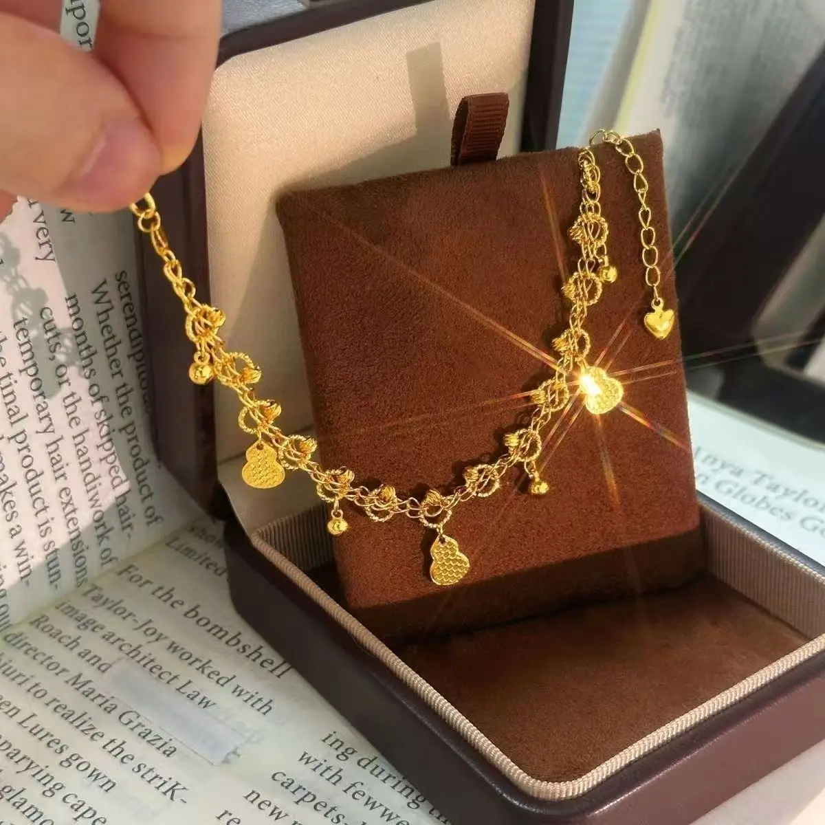 "Crushed Ice Dream-Catching Star Lace Gourd Bracelet, Niche Light Luxury High-End Jewelry, Luxurious 24K, Never Fades"
"Crushed Ice Dream-Catching Star Lace Gourd Bracelet, Niche Light Luxury High-End Jewelry, Luxurious 24K, Never Fades"