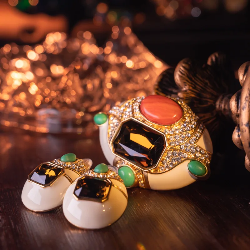 2025 New European and American Medieval Brooch Ear Clip Hand Drop Glaze Full of Rhinestone Jewelry Accessories for Women
2025 New European and American Medieval Brooch Ear Clip Hand Drop Glaze Full of Rhinestone Jewelry Accessories for Women