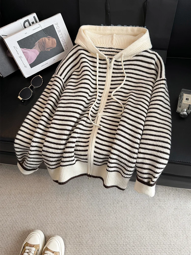Стильный полосатый кардиган с капюшоном для женщин: свободный крой, эффект стройности, в корейском стиле, повседневный топ, осенне-зимний модный тренд
Стильный полосатый кардиган с капюшоном для женщин: свободный крой, эффект стройности, в корейском стиле, повседневный топ, осенне-зимний модный тренд