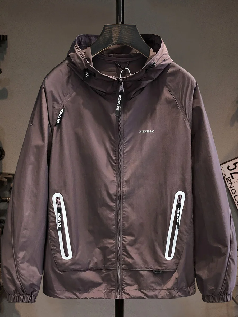 Легкая тонкая одежда из ледяного шелка для мужчин, летняя уличная одежда свободного кроя с капюшоном, мужская верхняя одежда для защиты от солнца, модная молодежная модель
Легкая тонкая одежда из ледяного шелка для мужчин, летняя уличная одежда свободного кроя с капюшоном, мужская верхняя одежда для защиты от солнца, модная молодежная модель