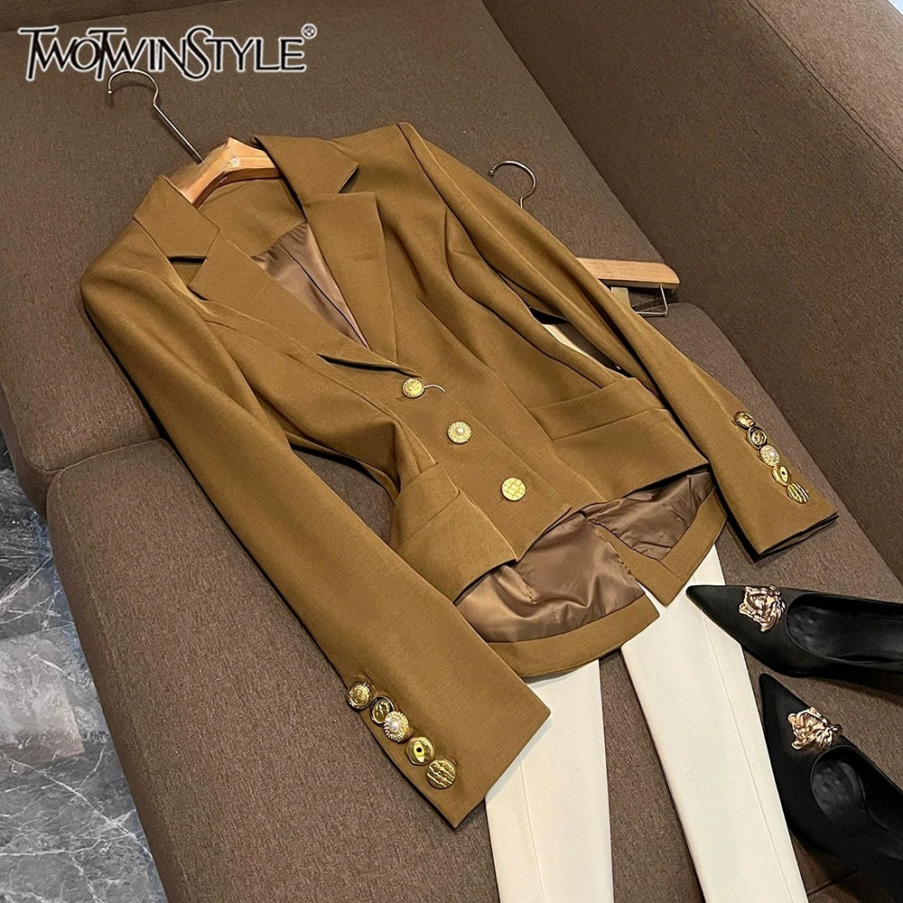 Женский трендовый блейзер TWOTWINSTYLE с отложным воротником, длинными рукавами, пуговицами и вставками, весенняя куртка KJA533457
Женский трендовый блейзер TWOTWINSTYLE с отложным воротником, длинными рукавами, пуговицами и вставками, весенняя куртка KJA533457