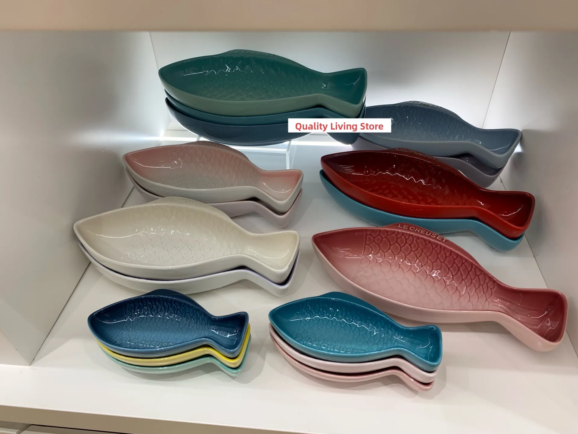 Le Creuset Ceramic Fish Shaped Plate Medium Small Pink Cherry Red Spring Chicken Color Dining Utensils French Style Dishware
Le Creuset Ceramic Fish Shaped Plate Medium Small Pink Cherry Red Spring Chicken Color Dining Utensils French Style Dishware