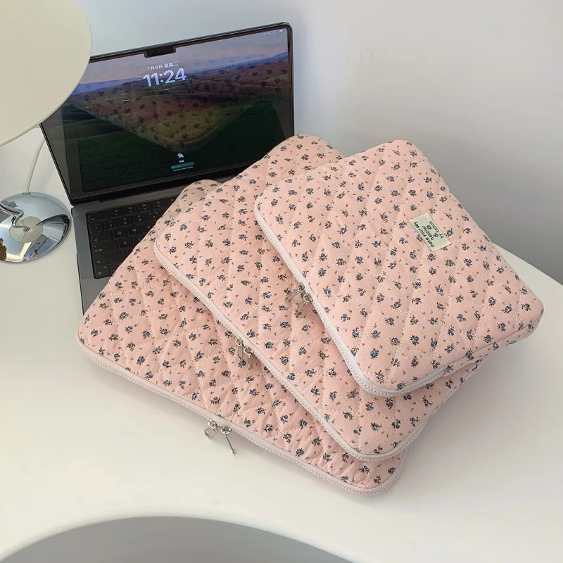 Floral Laptop Sleeve Quilted Laptop Carrying Case Protective Notebook Case for 11-15 Inch Laptop Tablet
Floral Laptop Sleeve Quilted Laptop Carrying Case Protective Notebook Case for 11-15 Inch Laptop Tablet