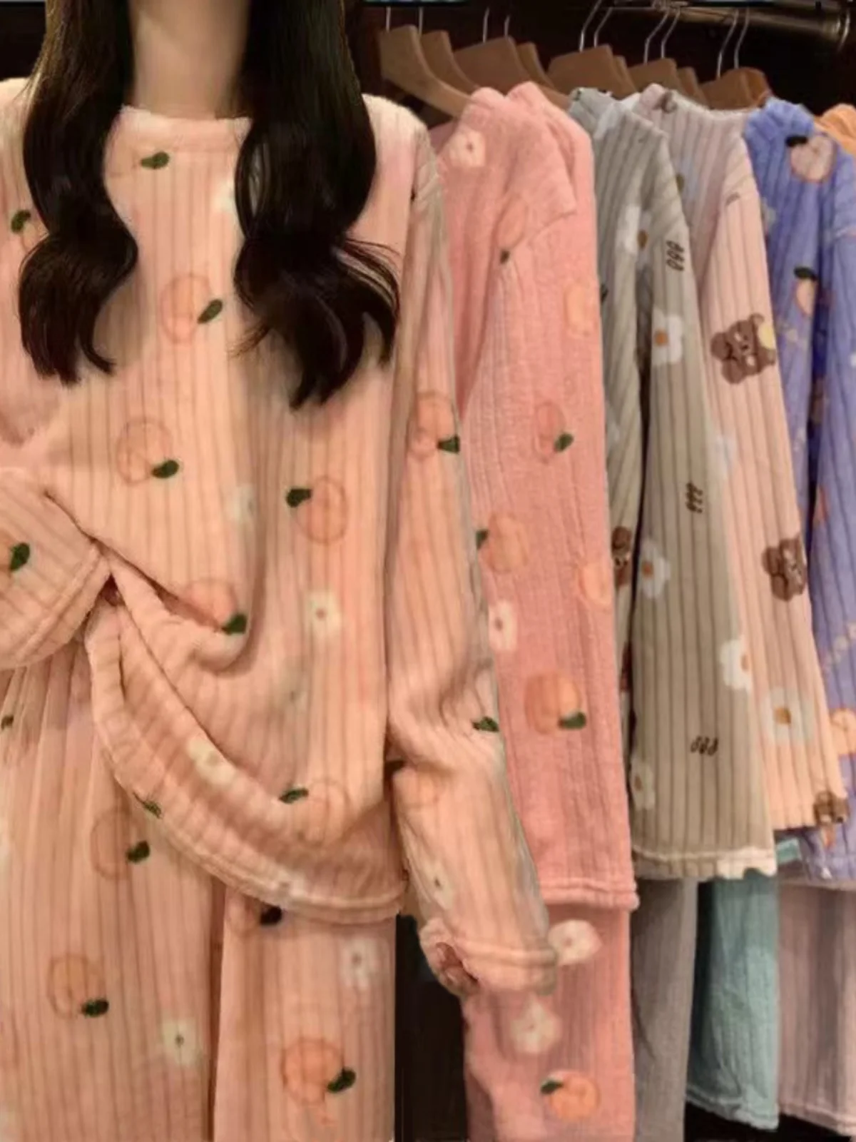 Cute Coral Fleece Sleepwear Set Unisex Oversized Home Clothes Long Sleeve round Neck Thickened Winter Pyjamas for Youth
Cute Coral Fleece Sleepwear Set Unisex Oversized Home Clothes Long Sleeve round Neck Thickened Winter Pyjamas for Youth