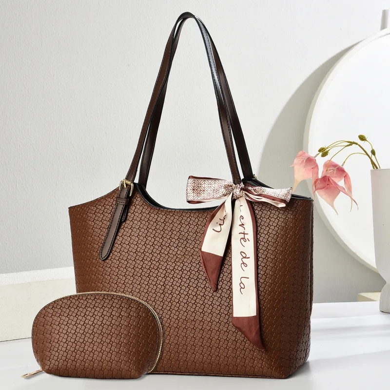 Большая вместительная сумка-тоут для повседневных поездок, женская сумка через плечо.
Большая вместительная сумка-тоут для повседневных поездок, женская сумка через плечо.