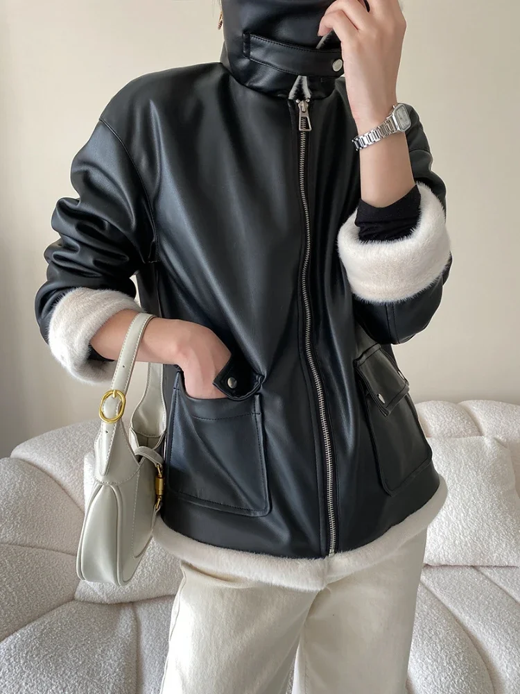 Faux Leather Plush Jacket for Women 2024 Trend Simple Solid Warm Imitation Fur Collar Motorcycle Winter Leather Jackets
Faux Leather Plush Jacket for Women 2024 Trend Simple Solid Warm Imitation Fur Collar Motorcycle Winter Leather Jackets