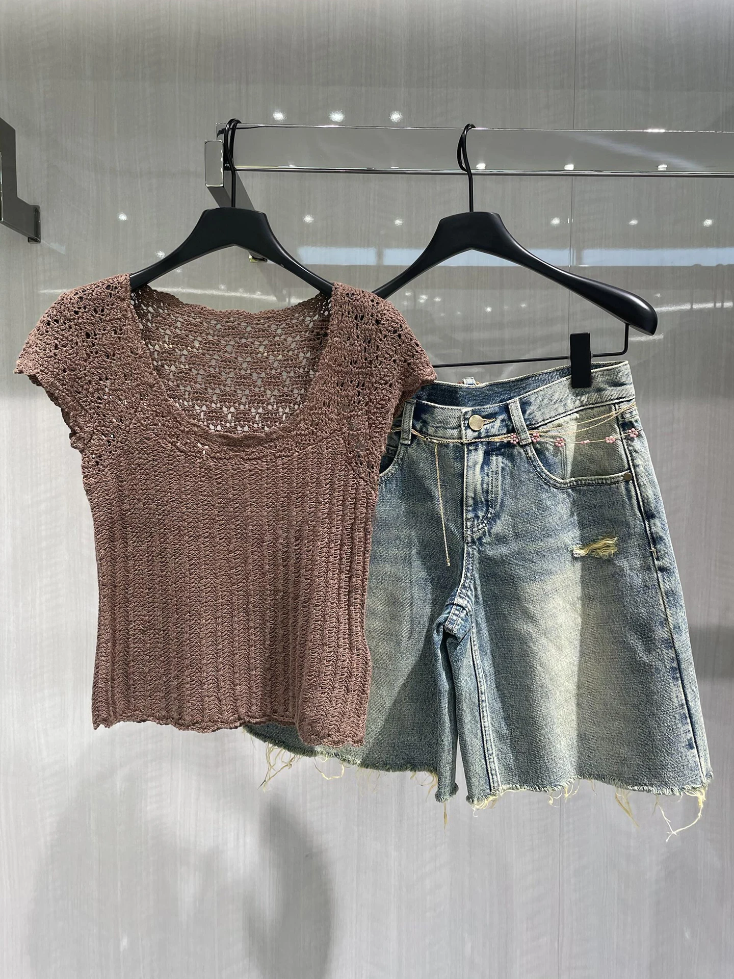 High-End Women's Knitted Hollow out U-Neck T-Shirt Summer Casual Versatile Hook Flower Design Soft Medium Thickness Short Sleeve
High-End Women's Knitted Hollow out U-Neck T-Shirt Summer Casual Versatile Hook Flower Design Soft Medium Thickness Short Sleeve