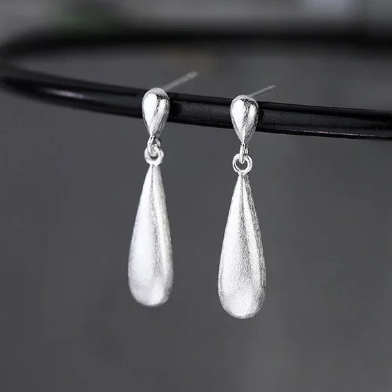 Real 925 Sterling Silver Wire Drawing Water Drop Pendant Stud Earring for Women Classic Fine Jewelry Minimalist Accessories
Real 925 Sterling Silver Wire Drawing Water Drop Pendant Stud Earring for Women Classic Fine Jewelry Minimalist Accessories