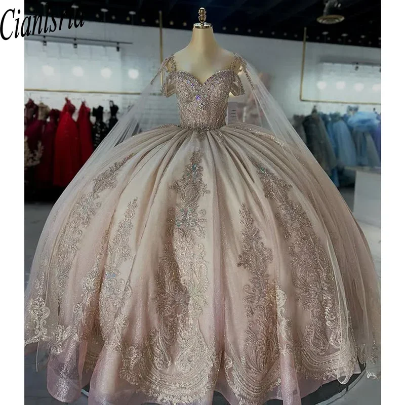 Блестящие платья Quinceanera цвета шампанского с 3D цветочным кружевом и кристаллами со шлейфом Vestidos De 15 Anos для дня рождения по индивидуальному заказу
Блестящие платья Quinceanera цвета шампанского с 3D цветочным кружевом и кристаллами со шлейфом Vestidos De 15 Anos для дня рождения по индивидуальному заказу