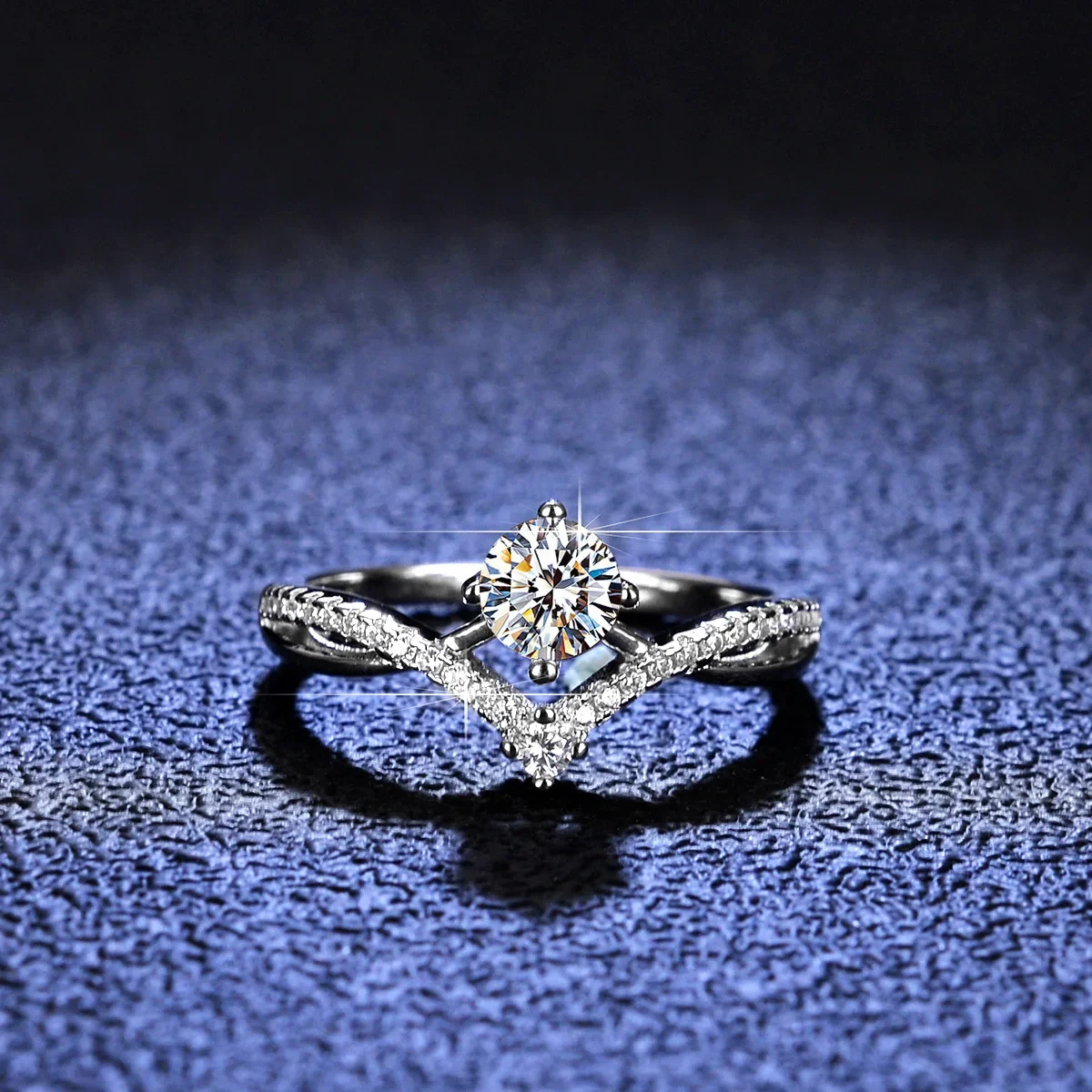18K Gold Inlaid Moissanite Ring, Goddess Style High-end PT950 Platinum VVS1 Princess Crown Diamond Simple and Fashionable Ring
18K Gold Inlaid Moissanite Ring, Goddess Style High-end PT950 Platinum VVS1 Princess Crown Diamond Simple and Fashionable Ring
