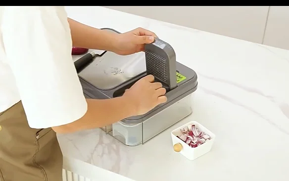 Многофункциональная овощерезка, разделочная доска из нержавеющей стали, разделочная доска, овощерезка, машина для нарезки и кубиками.
Многофункциональная овощерезка, разделочная доска из нержавеющей стали, разделочная доска, овощерезка, машина для нарезки и кубиками.