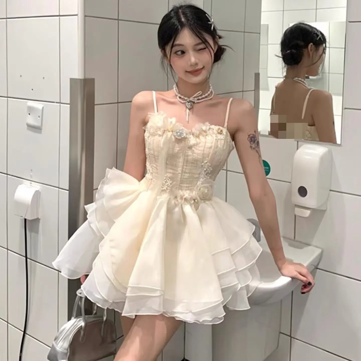 Summer New French Pure Three-dimensional Floral Puffy Skirt Exquisite Waist Cinching Slimming Dress Short Skirt
Summer New French Pure Three-dimensional Floral Puffy Skirt Exquisite Waist Cinching Slimming Dress Short Skirt