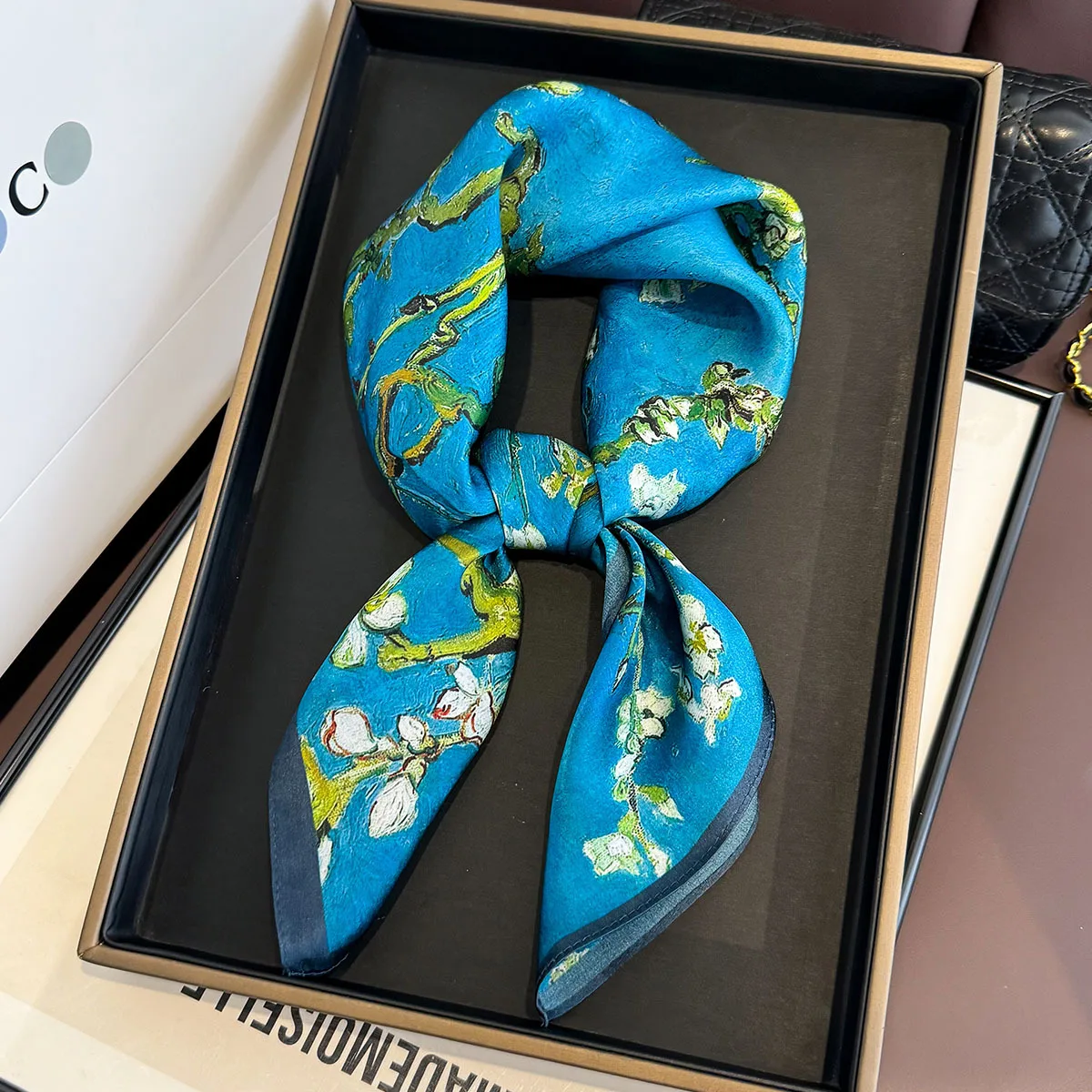 Luxury Design Print 100% Silk Square Scarf Women Soft Hairband Neckerchief Office Hijab Headband Foulard Bag Ribbons Gift
Luxury Design Print 100% Silk Square Scarf Women Soft Hairband Neckerchief Office Hijab Headband Foulard Bag Ribbons Gift