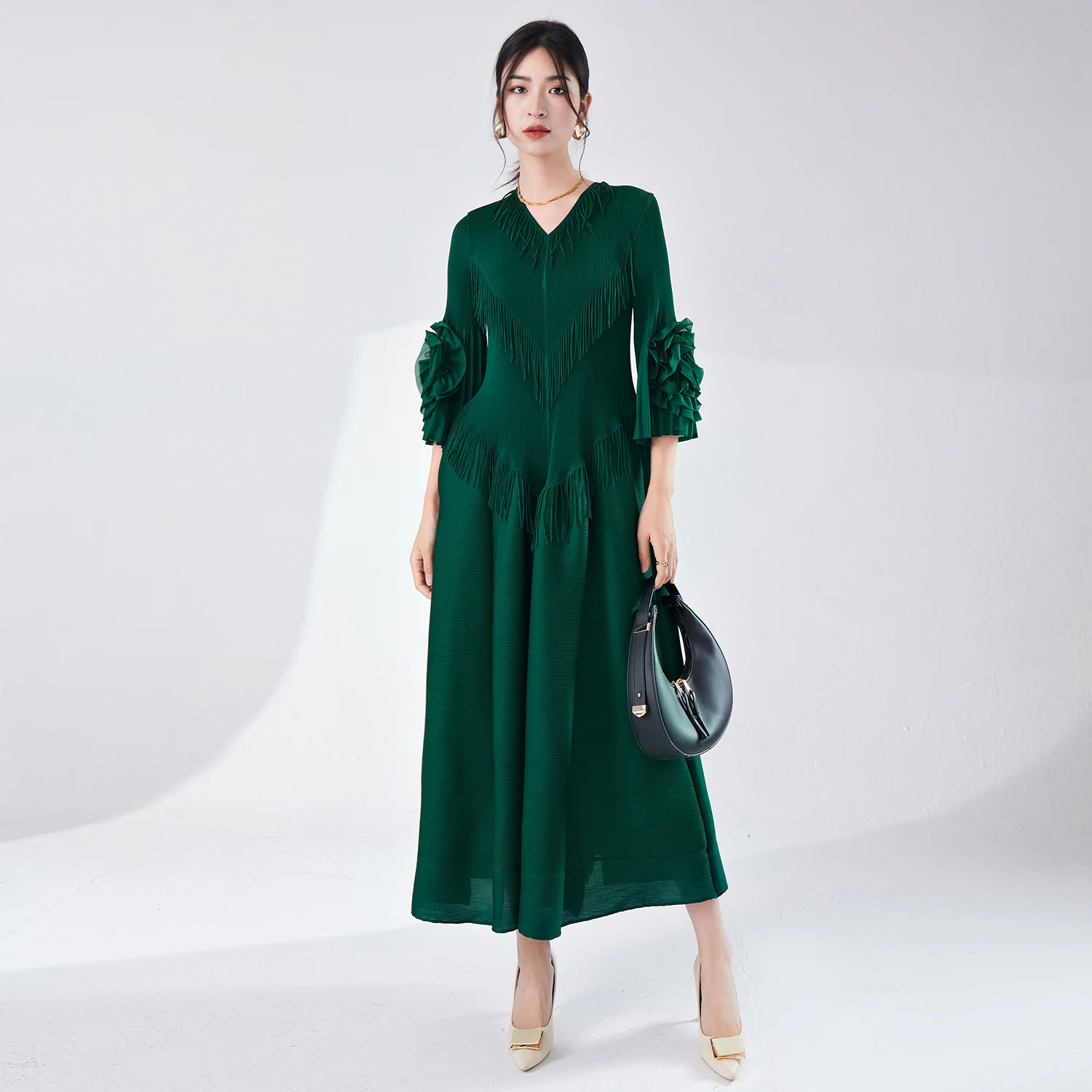 Ladies design long V-neck tuxedo dress popular new Vestido style temperament loose large pleated elegant dress for women
Ladies design long V-neck tuxedo dress popular new Vestido style temperament loose large pleated elegant dress for women
