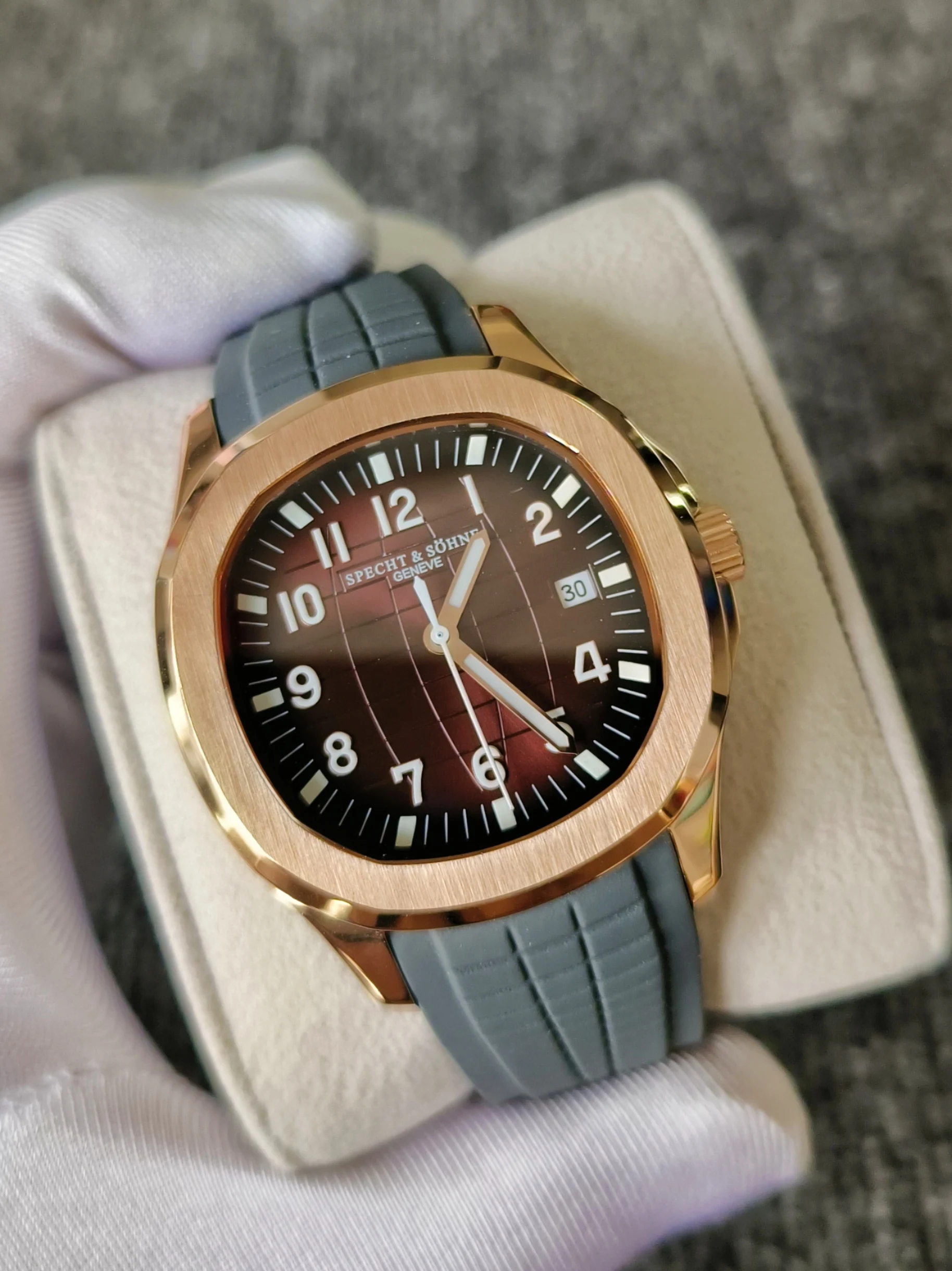 Specht&Sohne Luxury Fashion Business Sports Men's Watch Miyota8215 Motor Waterproof Luminous Grey Tape Watch Relogio Masculino
Specht&Sohne Luxury Fashion Business Sports Men's Watch Miyota8215 Motor Waterproof Luminous Grey Tape Watch Relogio Masculino