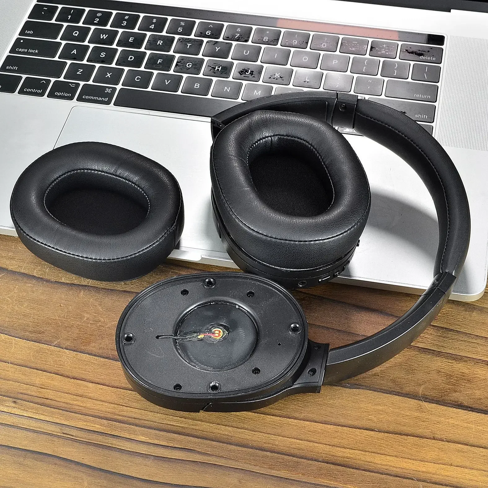 NUNUVV Soft Foam Protein Leather Ear Pads With buckle Compatible For COWIN SE7 / SE7 PRO Headset Earmuffs Repairing Parts ,
NUNUVV Soft Foam Protein Leather Ear Pads With buckle Compatible For COWIN SE7 / SE7 PRO Headset Earmuffs Repairing Parts ,