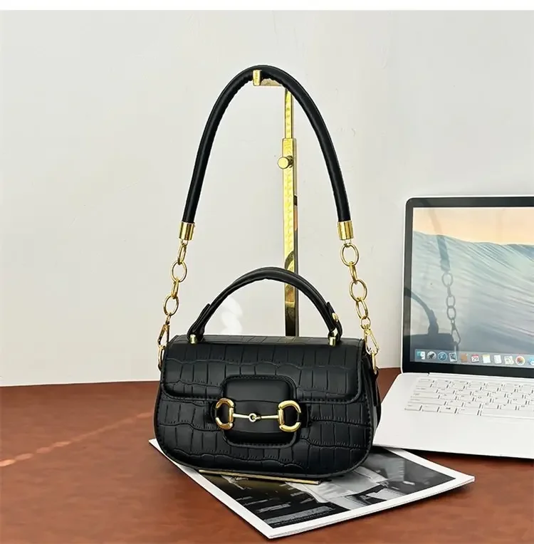 2025 Women's Luxury - Feel Saddle Bag. Light Luxury Court Style with Intricate Embellishments. Adjustable Shoulder Strap
2025 Women's Luxury - Feel Saddle Bag. Light Luxury Court Style with Intricate Embellishments. Adjustable Shoulder Strap
