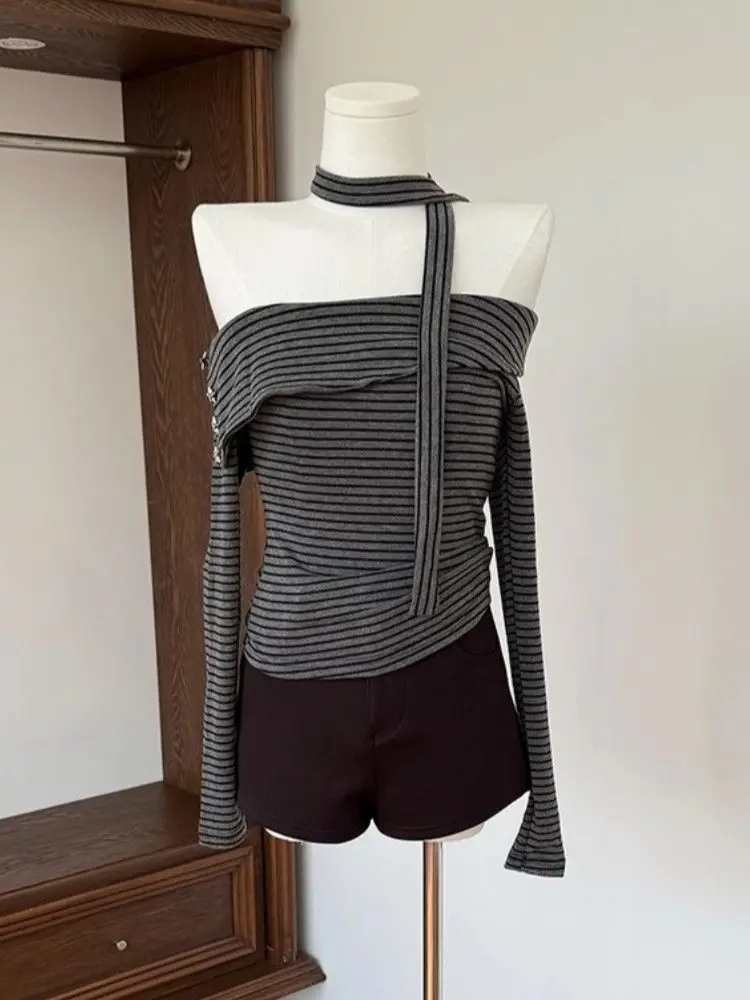 Американская ретро-футболка в полоску с открытыми плечами и длинными рукавами, в стиле Y2K, сладкий стиль, облегающие футболки, для стильных девушек, весенняя уличная мода, 2026
Американская ретро-футболка в полоску с открытыми плечами и длинными рукавами, в стиле Y2K, сладкий стиль, облегающие футболки, для стильных девушек, весенняя уличная мода, 2026