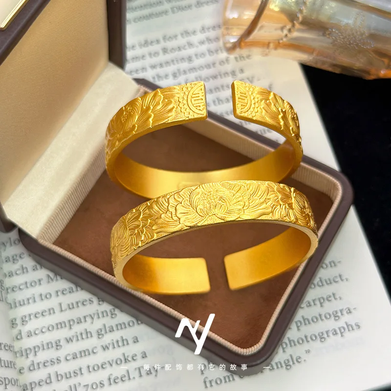 Женский браслет из настоящего золота 9999 пробы, 24K, в ретро-этническом стиле, с гравировкой в виде цветка пиона, 12 мм, с символом двойного счастья, широкий, открытый
Женский браслет из настоящего золота 9999 пробы, 24K, в ретро-этническом стиле, с гравировкой в виде цветка пиона, 12 мм, с символом двойного счастья, широкий, открытый