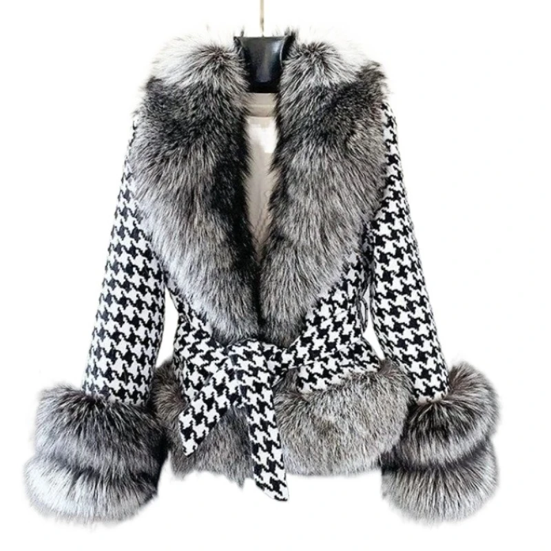 Новая женская короткая меховая куртка для молодых женщин с меховым воротником в сетку «Тысяча птиц» из искусственного меха серебряной лисы, высокий уровень внешнего вида
Новая женская короткая меховая куртка для молодых женщин с меховым воротником в сетку «Тысяча птиц» из искусственного меха серебряной лисы, высокий уровень внешнего вида