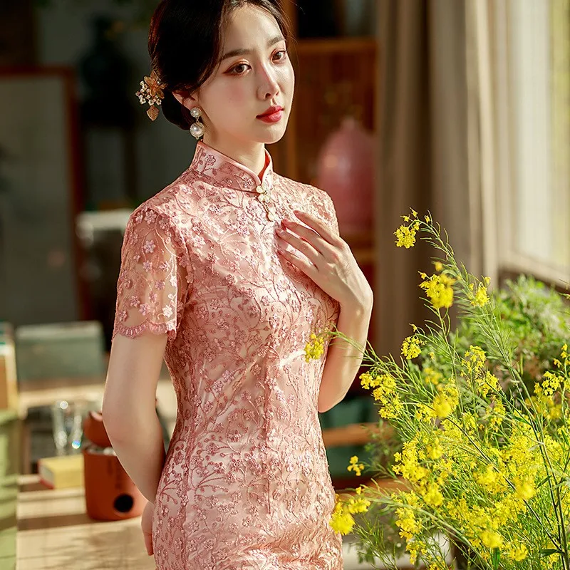 Ladies pink cheongsam lace embroidered short sleeve stand-up collar runway evening gown
Ladies pink cheongsam lace embroidered short sleeve stand-up collar runway evening gown