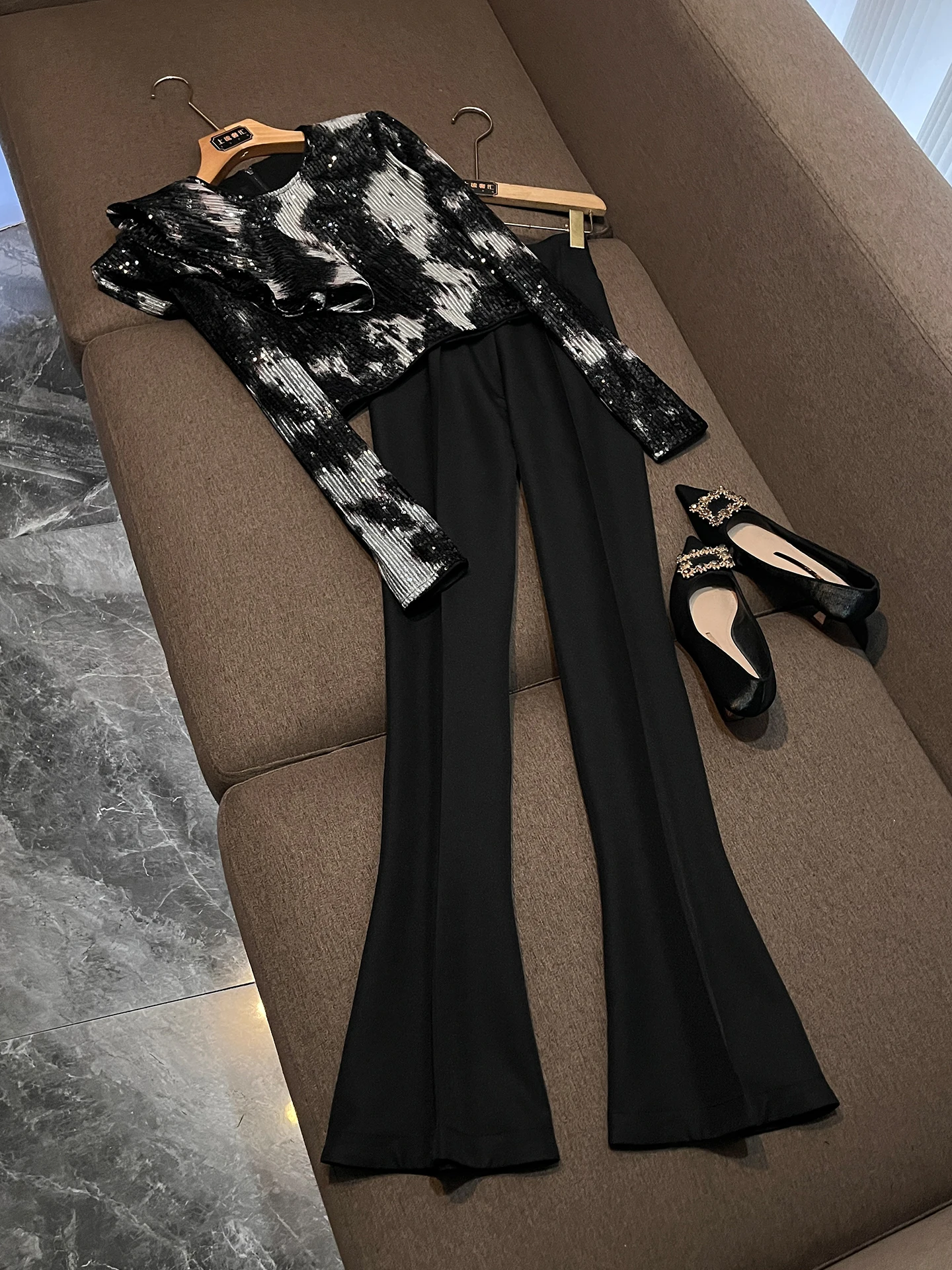 Fashionable Glitter Decorated Slim Fit Bell Bottom Pants Set for Women Spring 2026 Long Sleeve Two Piece Suite P152
Fashionable Glitter Decorated Slim Fit Bell Bottom Pants Set for Women Spring 2026 Long Sleeve Two Piece Suite P152