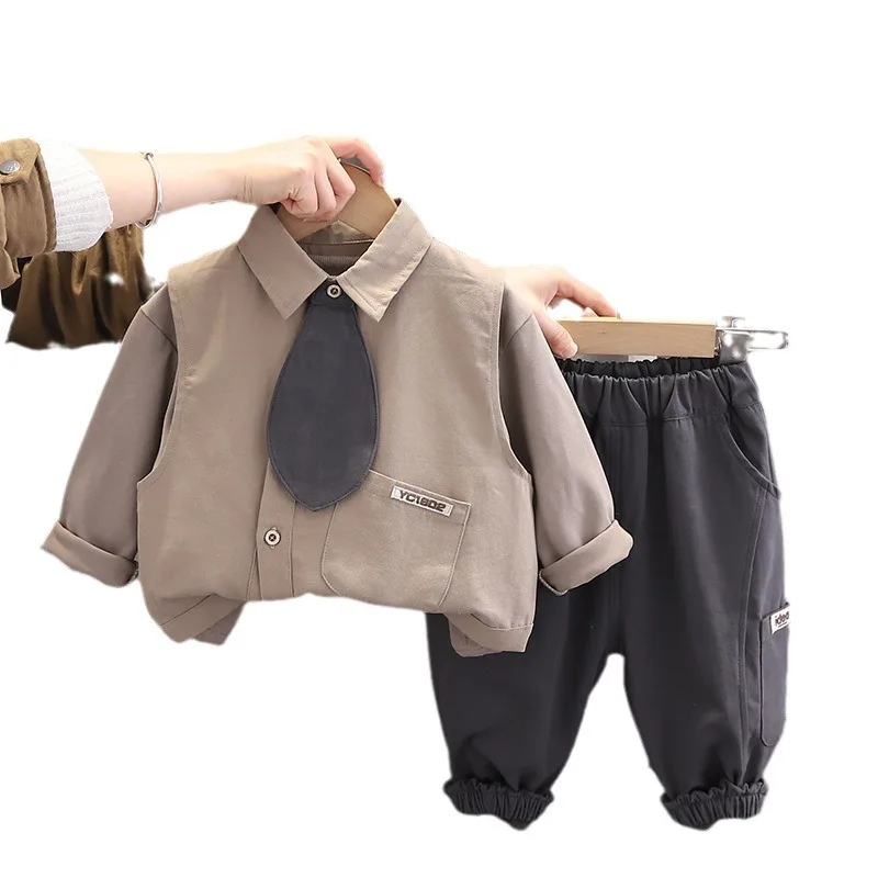 Новинка 2024 года, осенний комплект для маленьких мальчиков, детская стильная верхняя одежда на весну/осень, осенний повседневный спортивный комплект из трех предметов, для детей 1-6 лет
Новинка 2024 года, осенний комплект для маленьких мальчиков, детская стильная верхняя одежда на весну/осень, осенний повседневный спортивный комплект из трех предметов, для детей 1-6 лет