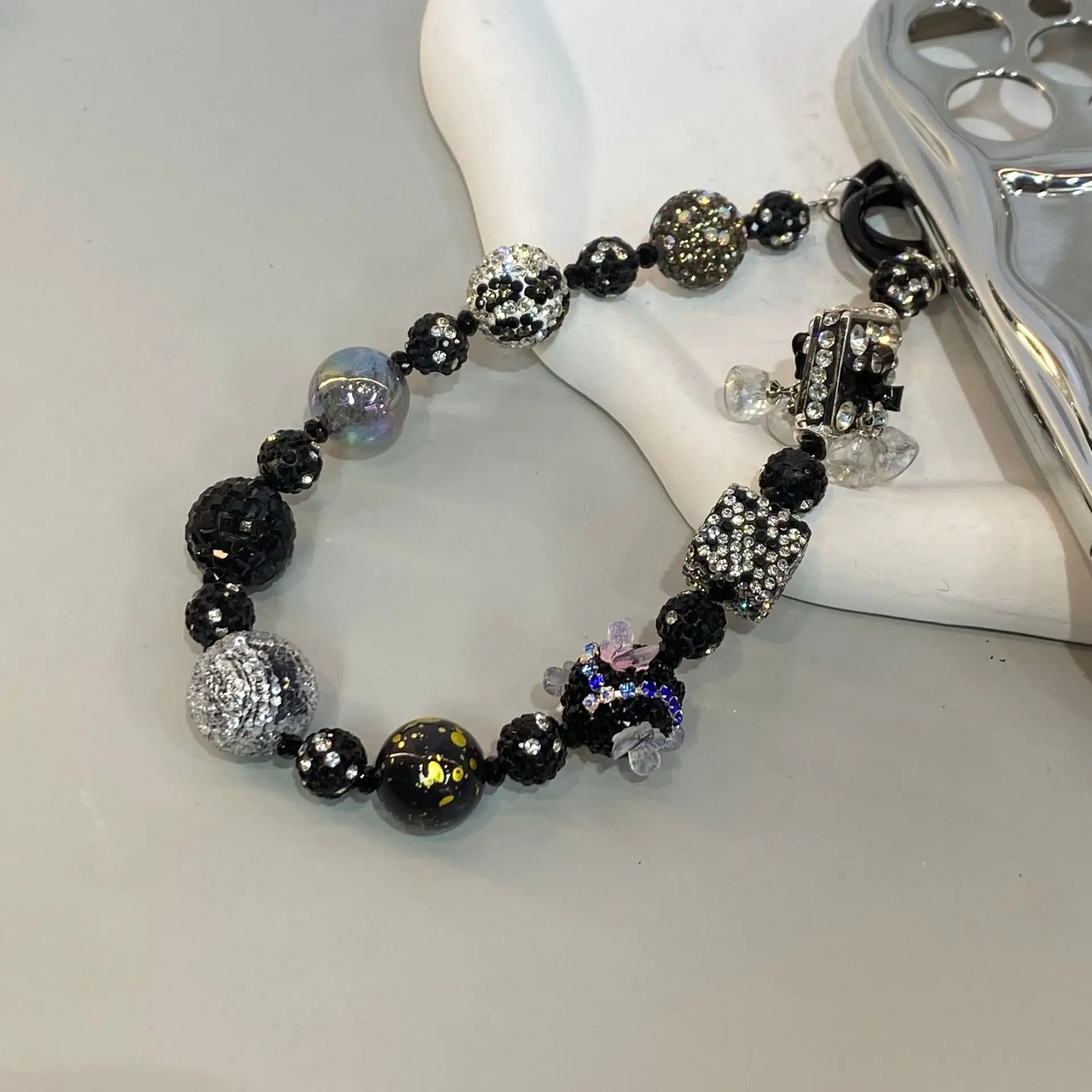 Creative and Simple Beads Phone Charm, Fashion Accessory Anti Drop Anti Lost Short Chain for Key and Handbag 
Creative and Simple Beads Phone Charm, Fashion Accessory Anti Drop Anti Lost Short Chain for Key and Handbag