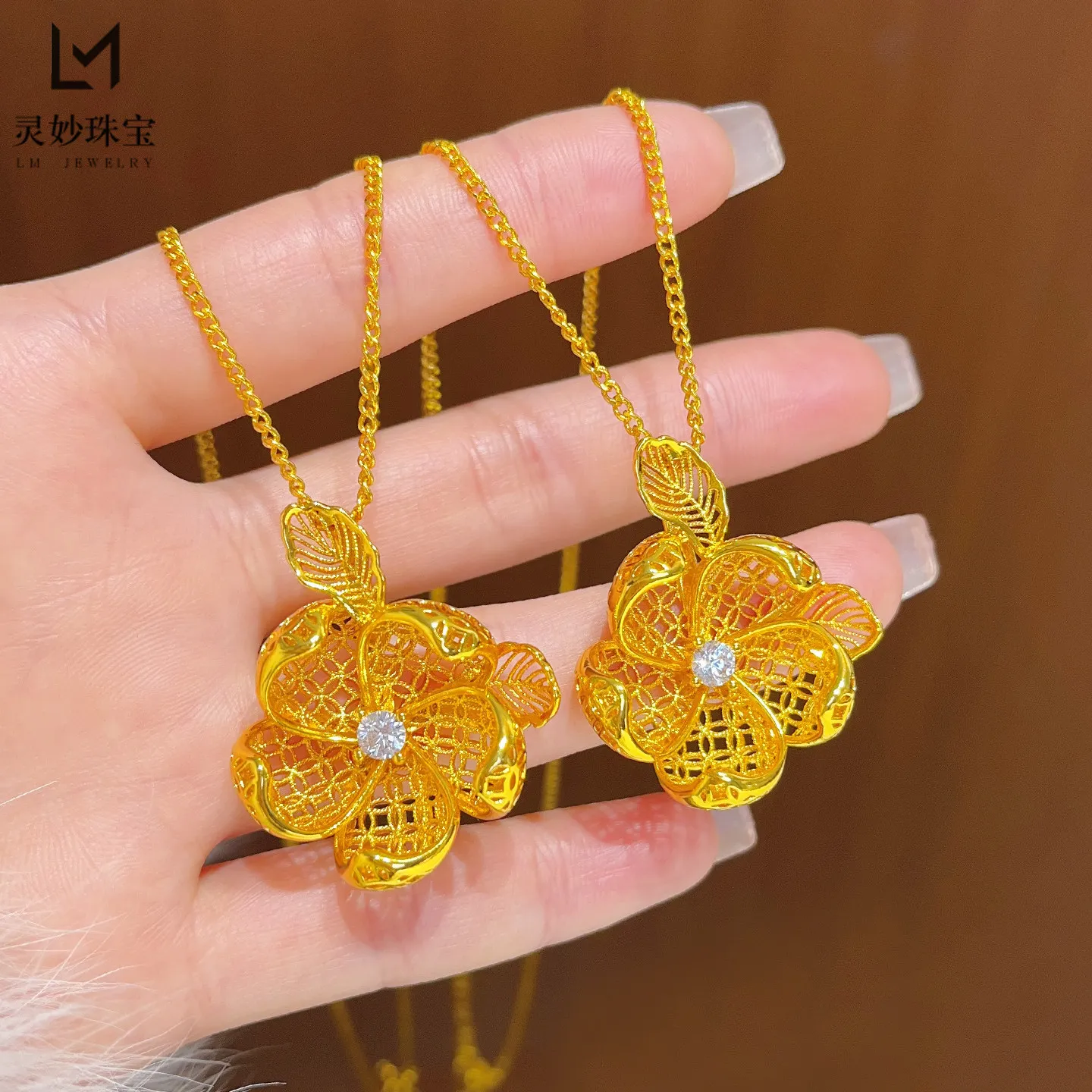 Hollow Diamond-set Money Flower Leaf Pendant Necklace Women 24K Gold AU999 - Match All Outfits, Gentle & Elegant Style
Hollow Diamond-set Money Flower Leaf Pendant Necklace Women 24K Gold AU999 - Match All Outfits, Gentle & Elegant Style