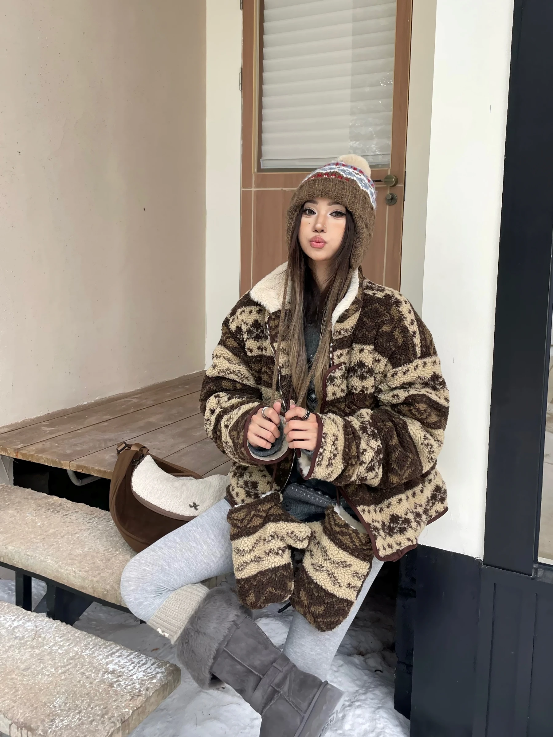 Теплая женская куртка из овчины с узором Fair Isle, свободного кроя, с воротником, для повседневной носки, зимняя верхняя одежда
Теплая женская куртка из овчины с узором Fair Isle, свободного кроя, с воротником, для повседневной носки, зимняя верхняя одежда