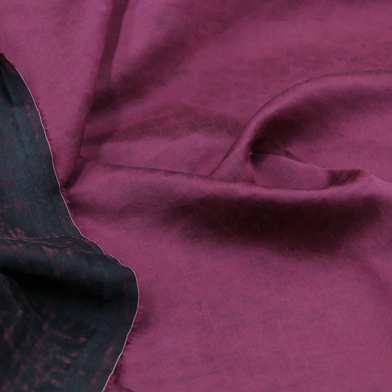 Purple-red classic turtle-patterned Xiangyunsha fabric 100% silk satin old material intangible Hanfu and cheongsam
Purple-red classic turtle-patterned Xiangyunsha fabric 100% silk satin old material intangible Hanfu and cheongsam