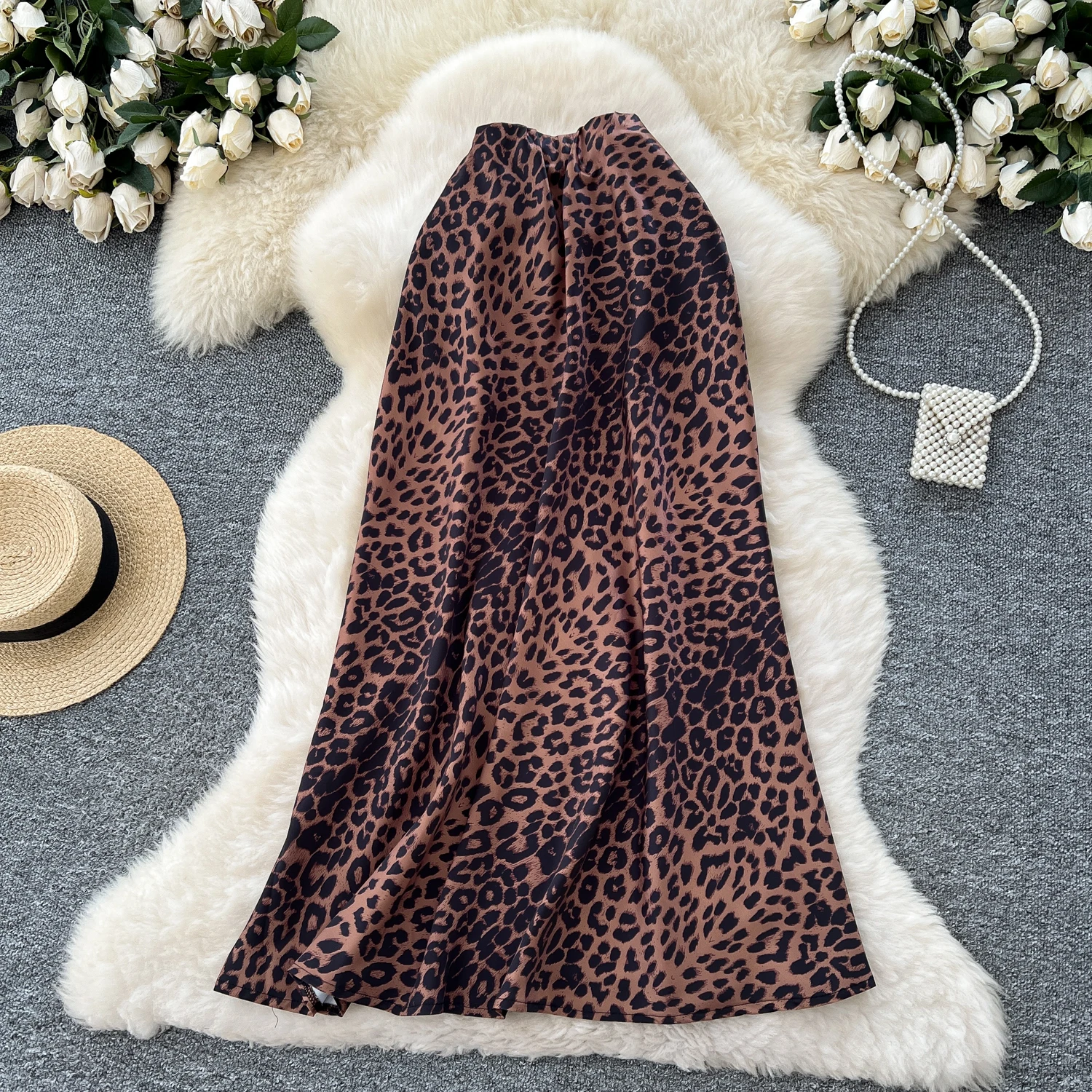 Women Chic leopard satin Skirt High Waist Elegant Korean Fashion A-line Skirt Casual Summer Clothing
Women Chic leopard satin Skirt High Waist Elegant Korean Fashion A-line Skirt Casual Summer Clothing