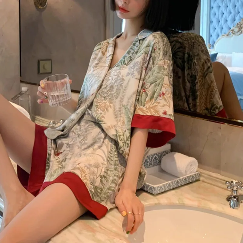 Ice silk thin section of large size loose comfortable ladies pajamas summer new silk short-sleeved lapel homewear two-piece set
Ice silk thin section of large size loose comfortable ladies pajamas summer new silk short-sleeved lapel homewear two-piece set