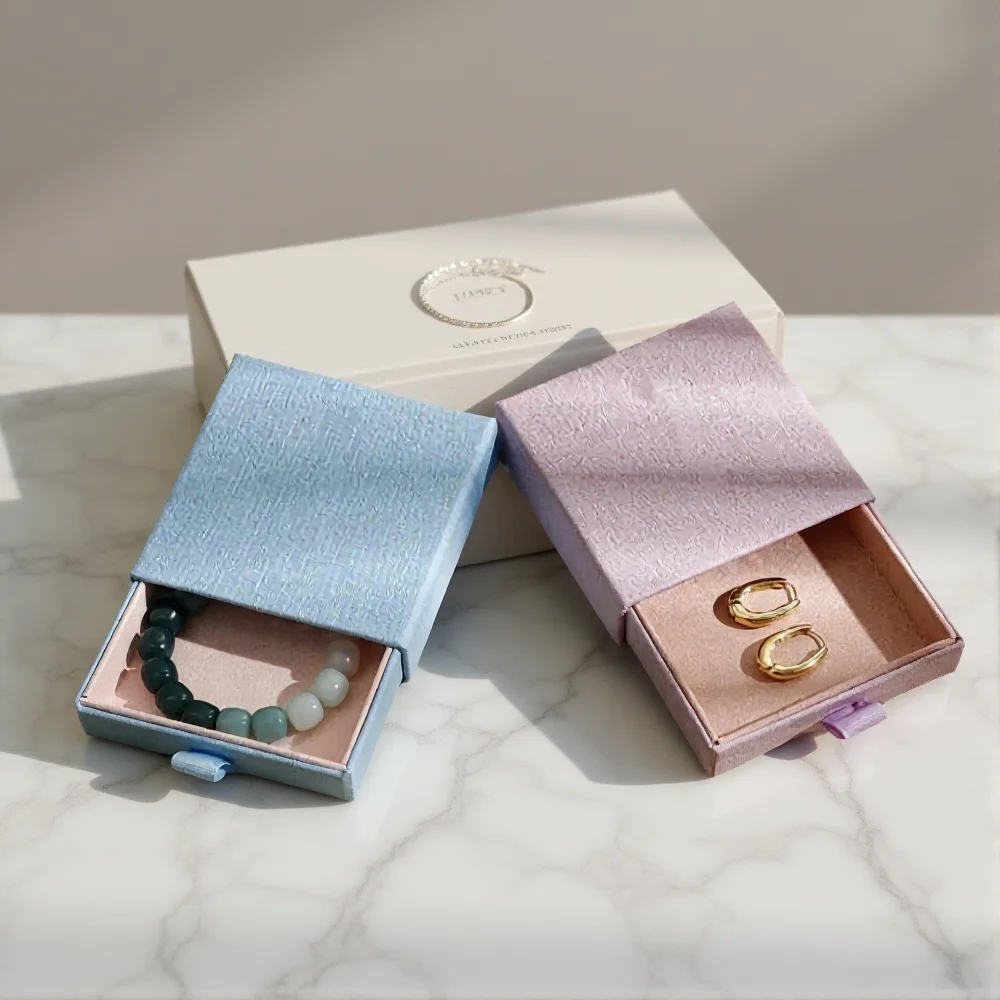 Ящик для упаковки ювелирных изделий, высококачественное изысканное кольцо, ожерелье, серьги, дисплей для хранения, подарочная коробка, шкатулка для драгоценностей Joyero 9,5*9,5*2, см
Ящик для упаковки ювелирных изделий, высококачественное изысканное кольцо, ожерелье, серьги, дисплей для хранения, подарочная коробка, шкатулка для драгоценностей Joyero 9,5*9,5*2, см