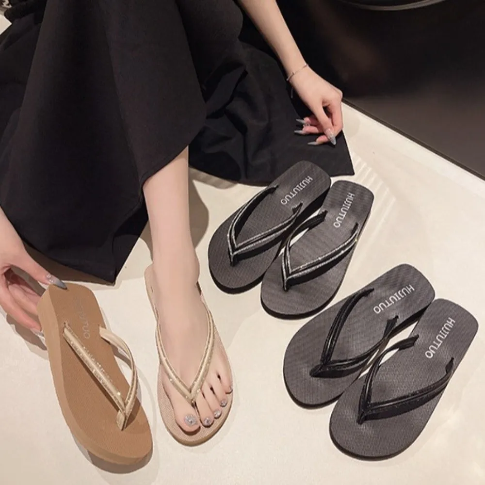 Women Anti Slip Korean Simple Thick Soled Shoes Beachwear Crystal Flip Flops Outer Wear Slippers Soft Bottom Clip Toe Streetwear
Women Anti Slip Korean Simple Thick Soled Shoes Beachwear Crystal Flip Flops Outer Wear Slippers Soft Bottom Clip Toe Streetwear