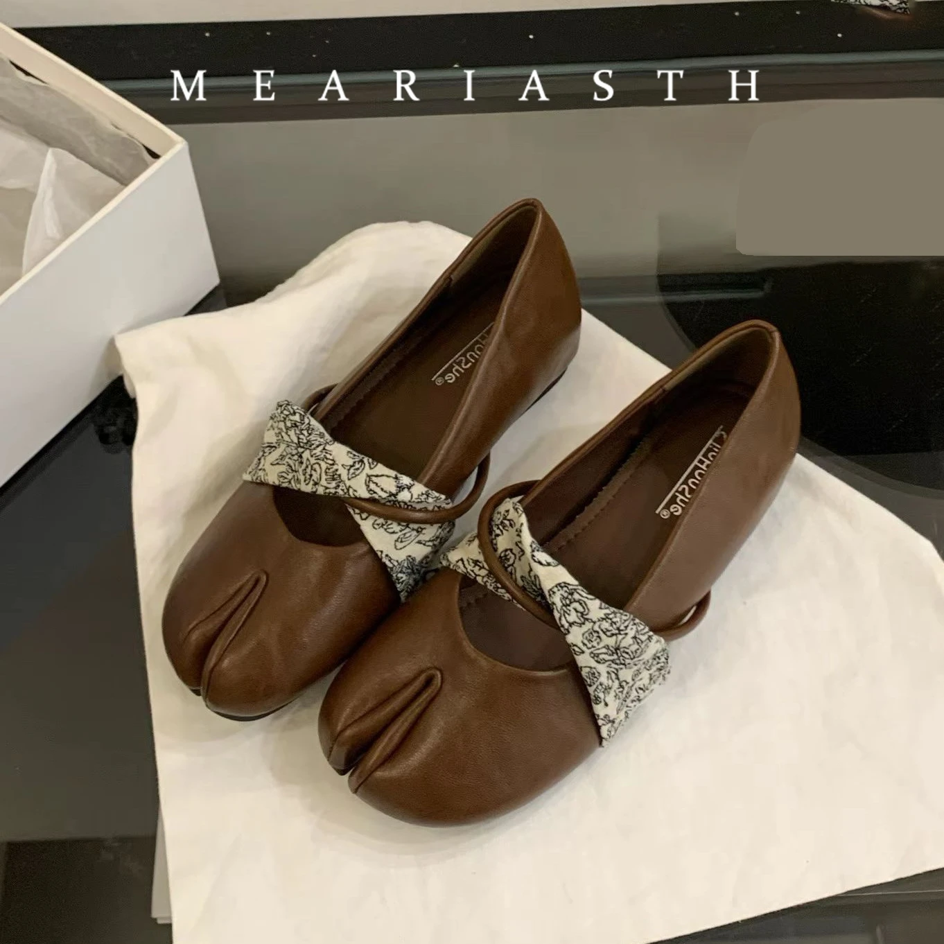 Woman Elegant Summer French Split Toe black Mary Janes Cute Casual Flats Female Retro Shoes wedge Soft Soled Flat tabi Shoes
Woman Elegant Summer French Split Toe black Mary Janes Cute Casual Flats Female Retro Shoes wedge Soft Soled Flat tabi Shoes