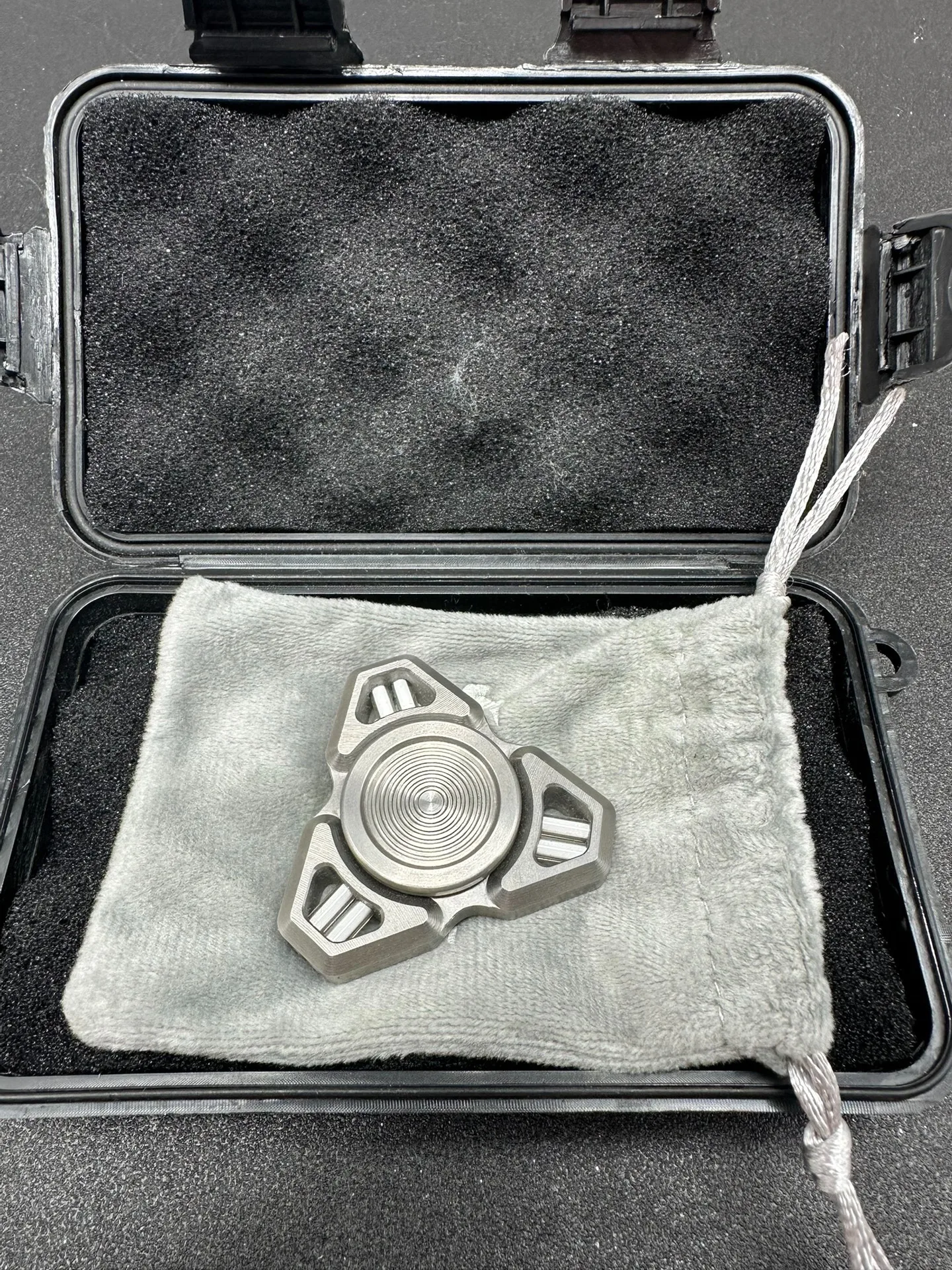 Donger FT stress-relieving toys, EDC, fingertip top
Donger FT stress-relieving toys, EDC, fingertip top