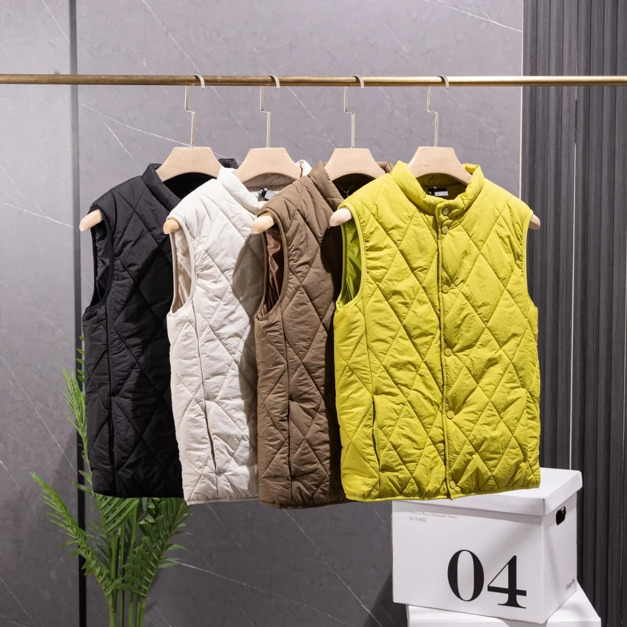 Легкий ветрозащитный теплый жилет, однотонный стеганый хлопковый жилет с воротником-стойкой для мужчин и женщин, подходит для осени и зимы
Легкий ветрозащитный теплый жилет, однотонный стеганый хлопковый жилет с воротником-стойкой для мужчин и женщин, подходит для осени и зимы