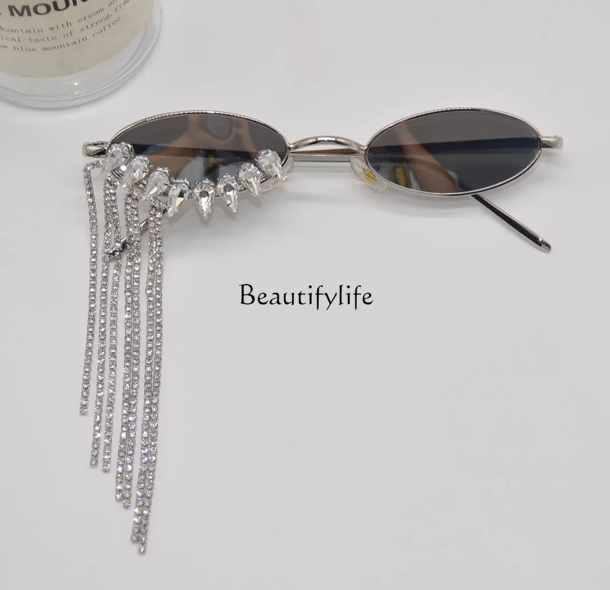 European and American rhinestone chain fringed glasses decorative sunglasses high-end sunglasses tide
European and American rhinestone chain fringed glasses decorative sunglasses high-end sunglasses tide