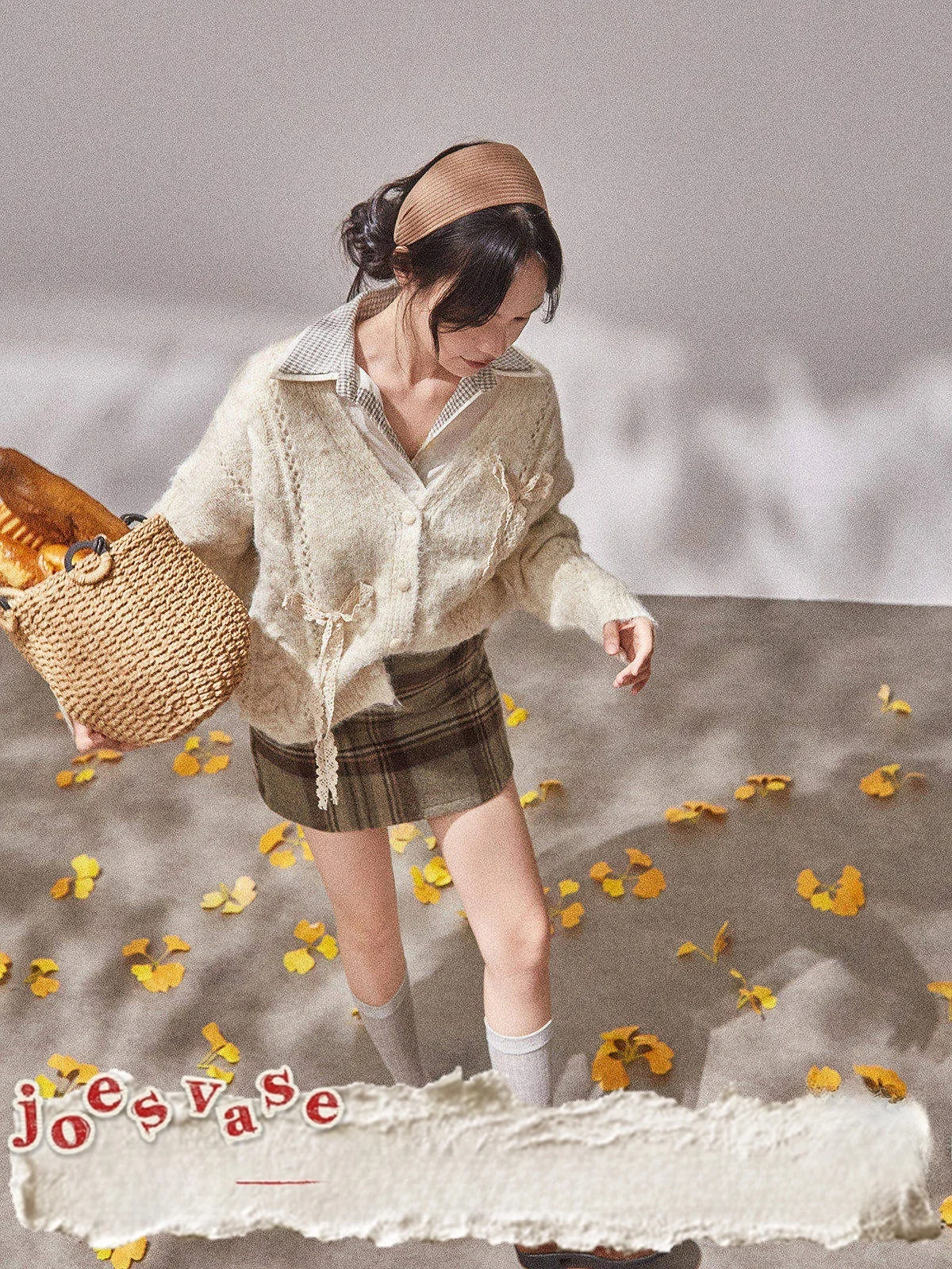 Свободный вязаный свитер женский осенний новый, в стиле Luosong, модный, универсальный, теплый, с длинным рукавом, V-образным вырезом, на одной пуговице
Свободный вязаный свитер женский осенний новый, в стиле Luosong, модный, универсальный, теплый, с длинным рукавом, V-образным вырезом, на одной пуговице