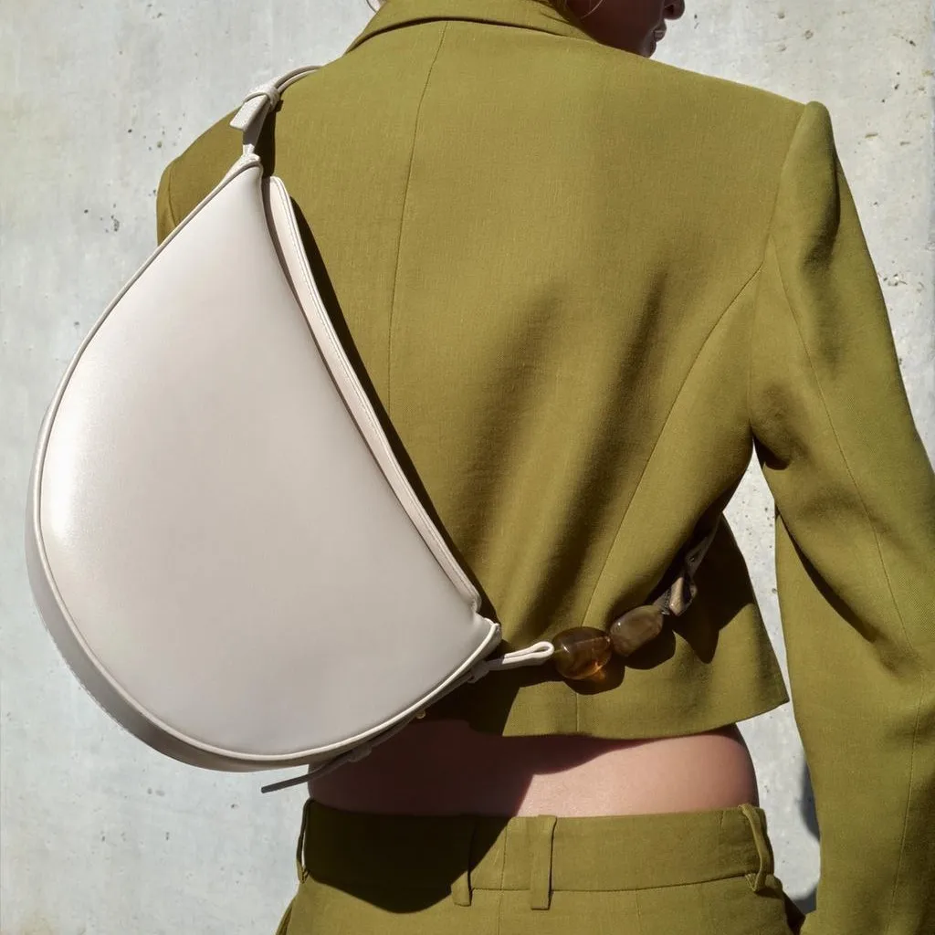 2025 Autumn Shoulder Bag, Fashion Crossbody Purse for Women, Versatile Day-to-Night Tote, Minimalist Sling Bag, Textured
2025 Autumn Shoulder Bag, Fashion Crossbody Purse for Women, Versatile Day-to-Night Tote, Minimalist Sling Bag, Textured