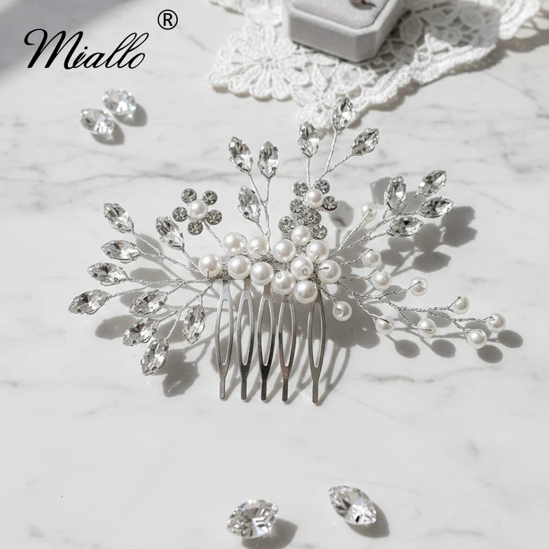 Роскошный свадебный гребень для волос Miallo, серебряный, ручной работы, с кристаллами и жемчугом, свадебные аксессуары для волос для женщин, цветочный головной убор, украшение
Роскошный свадебный гребень для волос Miallo, серебряный, ручной работы, с кристаллами и жемчугом, свадебные аксессуары для волос для женщин, цветочный головной убор, украшение
