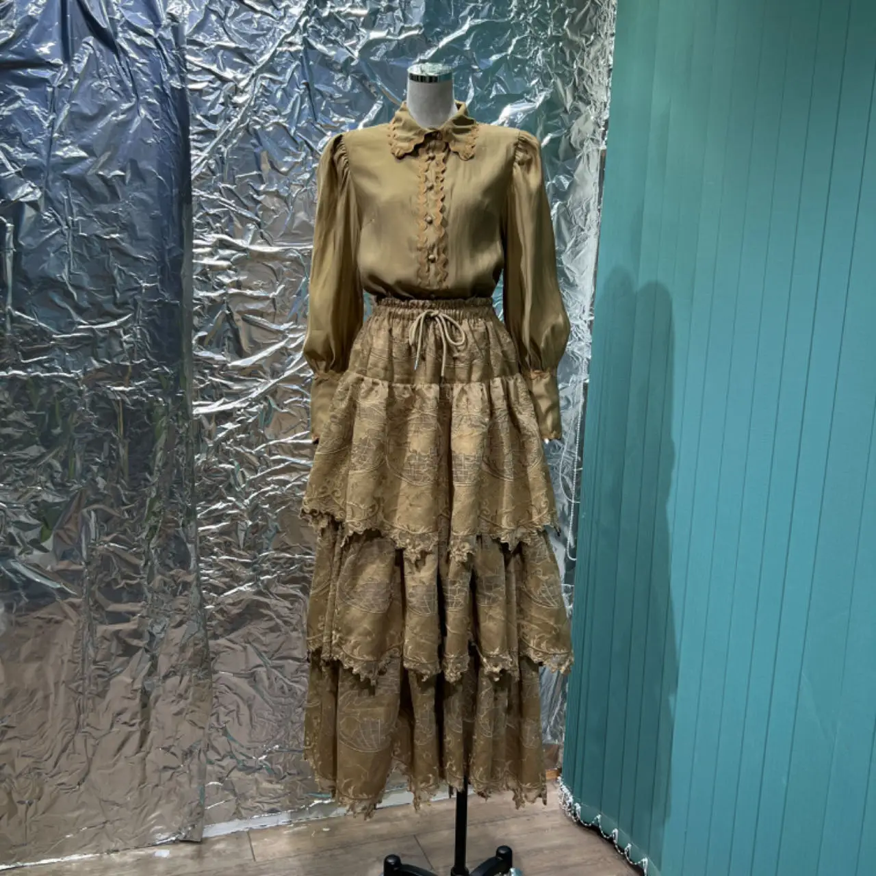 Fashion literary lady Tencel cotton long sleeve shirt+water soluble lace cake overskirt long skirt solid color suit
Fashion literary lady Tencel cotton long sleeve shirt+water soluble lace cake overskirt long skirt solid color suit