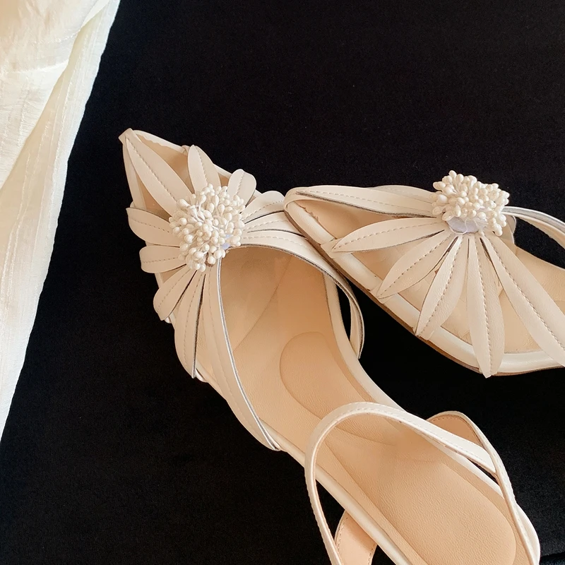 Women's New Summer Genuine Leather Sheepskin Flower Hollow Breathable High-Heeled High-End French Toe Fashion Sandals
Women's New Summer Genuine Leather Sheepskin Flower Hollow Breathable High-Heeled High-End French Toe Fashion Sandals