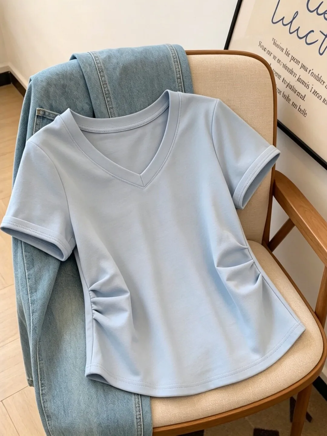 Slim Fit V-Neck Short Sleeve T-Shirt Women's plus Size Base Layer Top Skin-Friendly Breathable Cotton Blend Summer Wear
Slim Fit V-Neck Short Sleeve T-Shirt Women's plus Size Base Layer Top Skin-Friendly Breathable Cotton Blend Summer Wear